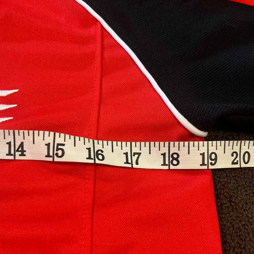 Vintage Boys Medium 10-12 Hockey Jersey Team Canada Olympics Jersey - Picture 10 of 12